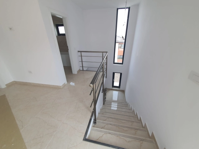 Apartament 3 camere - Valea Adanca