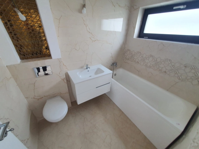 Apartament 3 camere - Valea Adanca