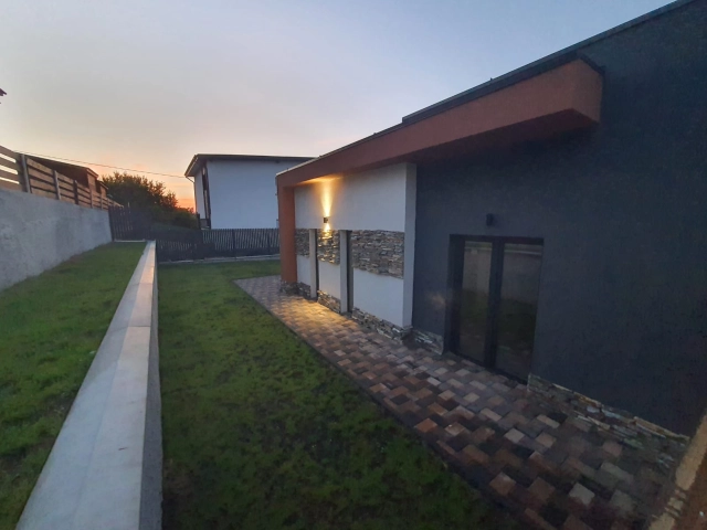 Apartament 3 camere - Valea Adanca